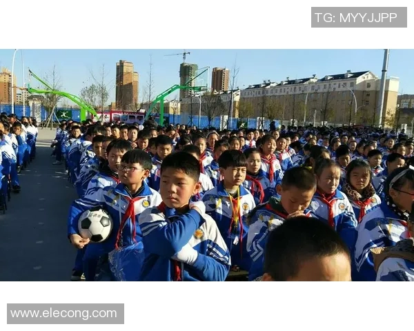 翠竹园小学足球明星校队勇夺冠军展现青春风采与团队精神 翠竹园小学足球明星校队勇夺冠军展现青春风采与团队精神