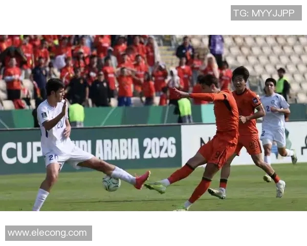 足球明星在逆境中展现坚韧精神与团队合作的感人瞬间视频合集 足球明星在逆境中展现坚韧精神与团队合作的感人瞬间视频合集