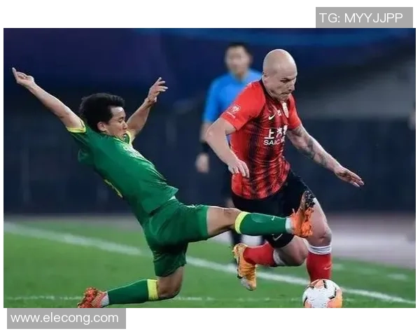 足球明星的综合素质分析与职业发展对比探讨 足球明星的综合素质分析与职业发展对比探讨